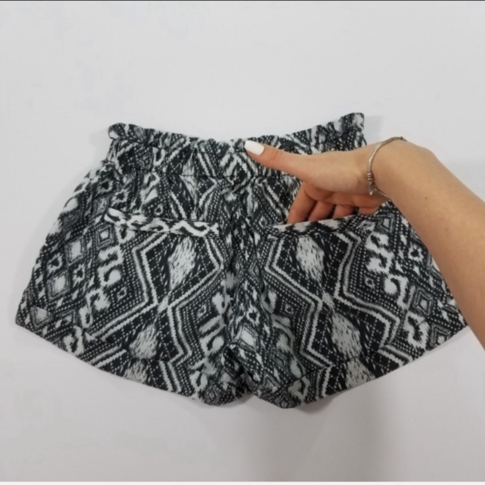 American Eagle Aztec Paper Bag Shorts Size 00 - Picture 4 of 8
